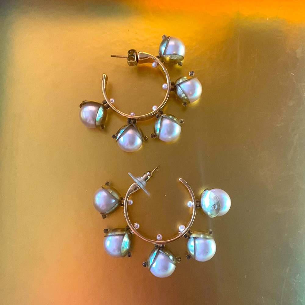Mignonne Gavigan Pearl small hoop pierced earrings.